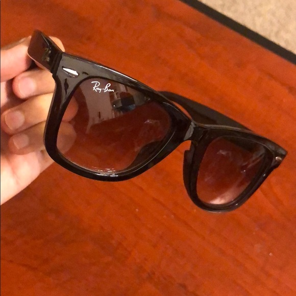 Ray Ban wayfarer Sunglasses - Picture 3 of 3